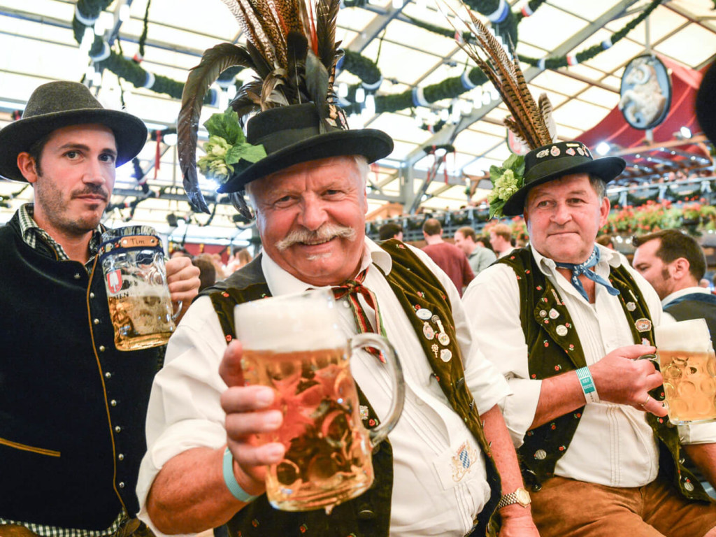Поставили новый рекорд: В Германии завершился ежегодный пивной фестиваль Октоберфест