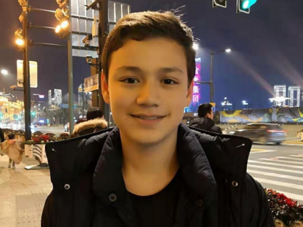 Не выдержал издевательств учителя: 13-летний школьник из Украины в Китае выбросился из окна