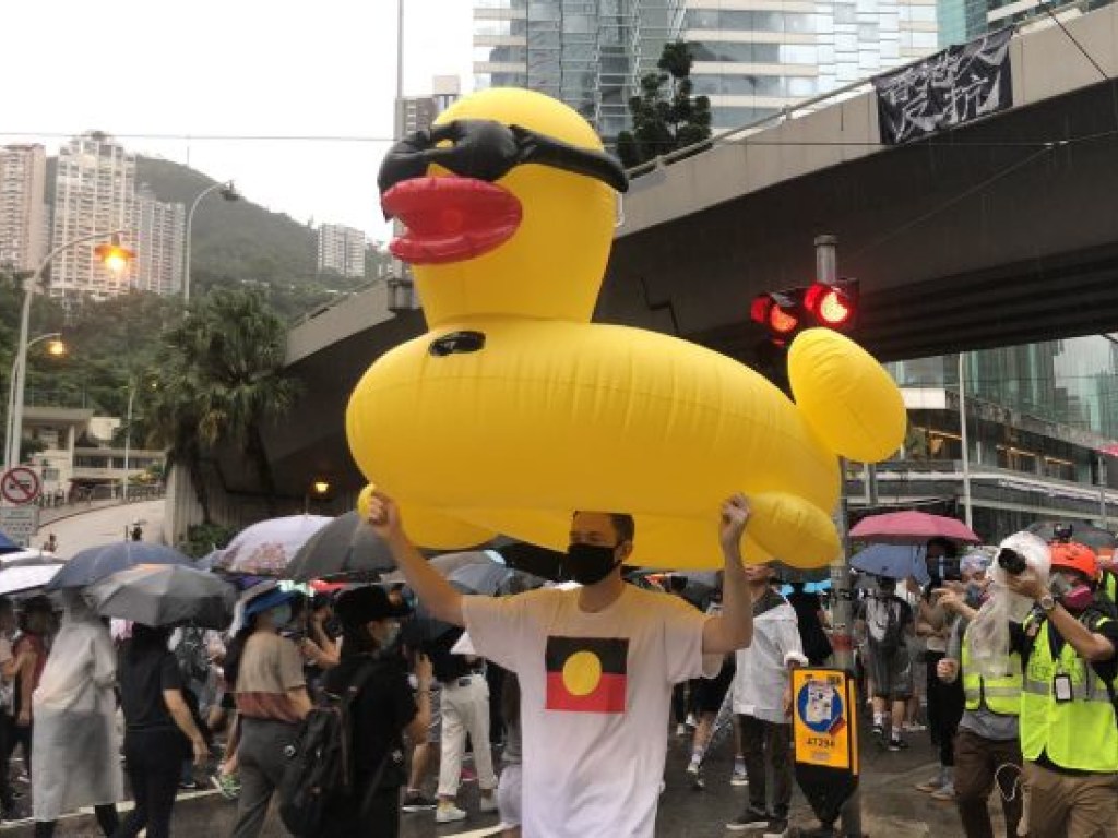 Протесты в Гонконге: демонстранты требуют отменить запрет на ношение масок (ФОТО)