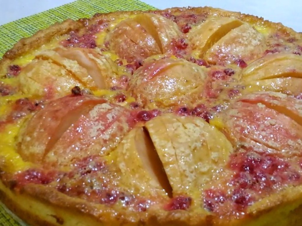 Вкусная выпечка: Изумительный яблочный пирог по-французски (ВИДЕО)