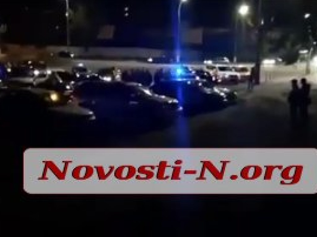 Ночью в Николаеве у гостиницы ножом ранили таксиста: к месту конфликта съехалась «группа поддержки»
