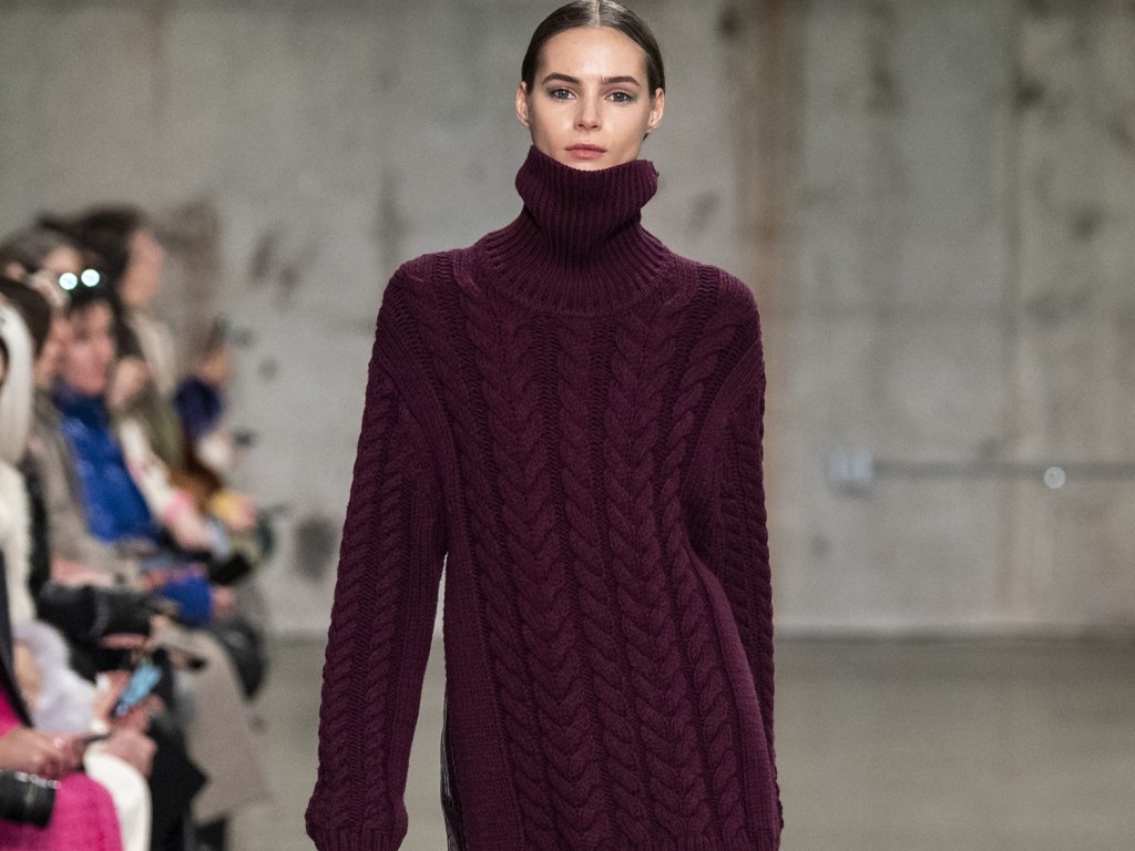 Ретро, водолазка и рубчик: Модные свитера на осень-2019 (ФОТО)