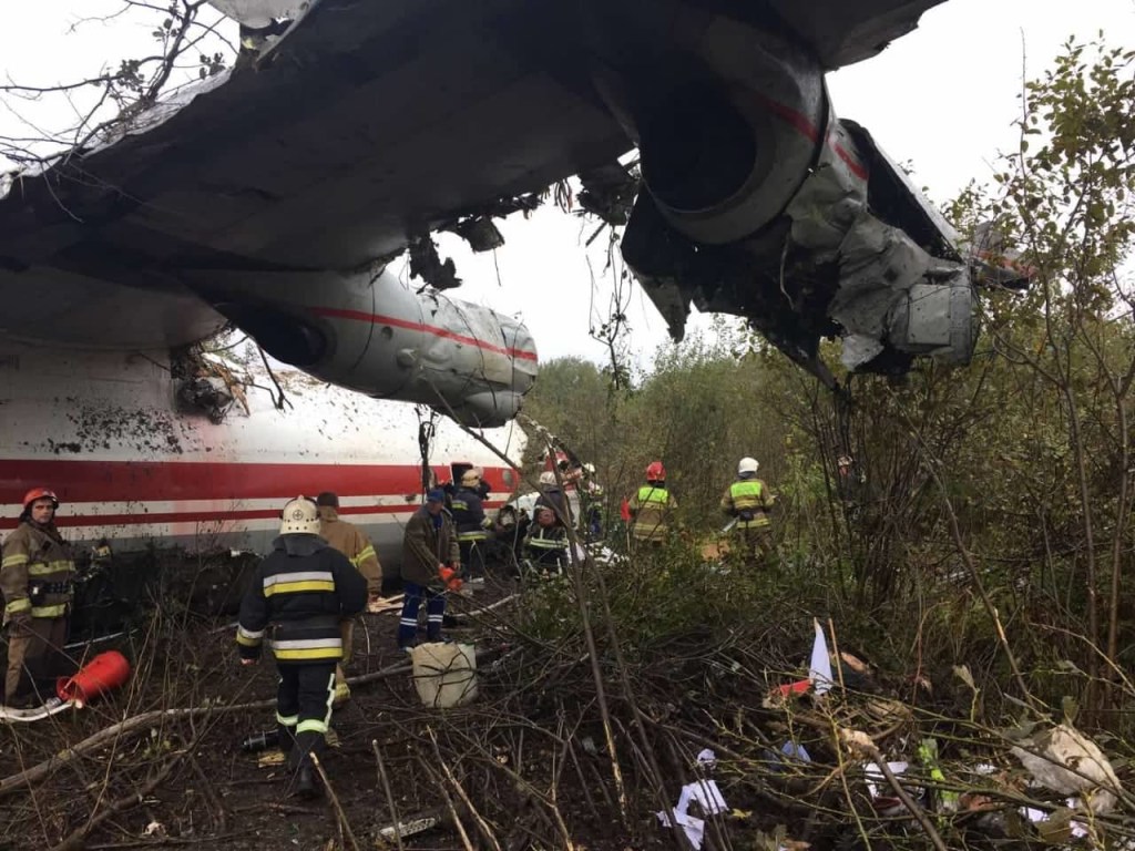 «Авиакатастрофа во Львове»: Людей в самолете могло придавить контейнерами с грузом &#8212; эксперт