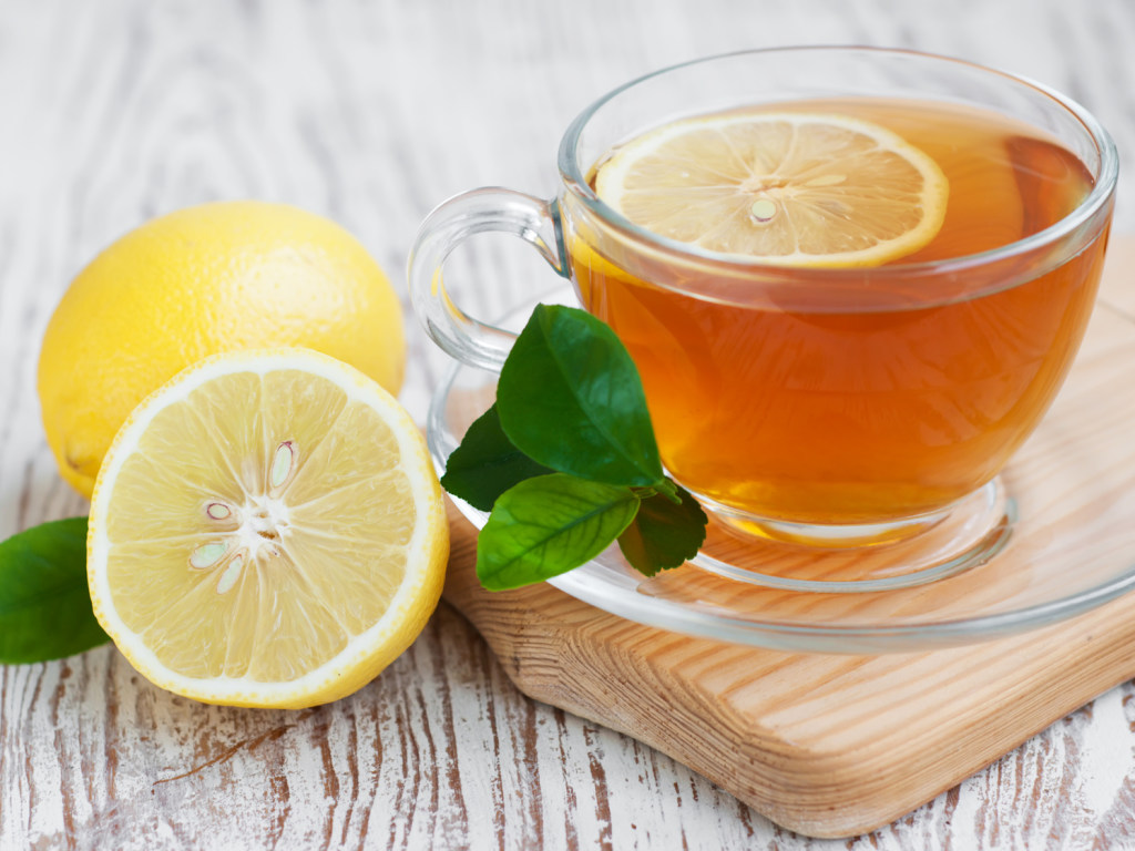 Притупить чувство голода поможет теплый чай с лимоном