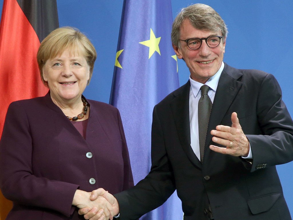 Без косметики и в баклажановом жакете: Ангела Меркель встретилась с президентом Европарламента (ФОТО)