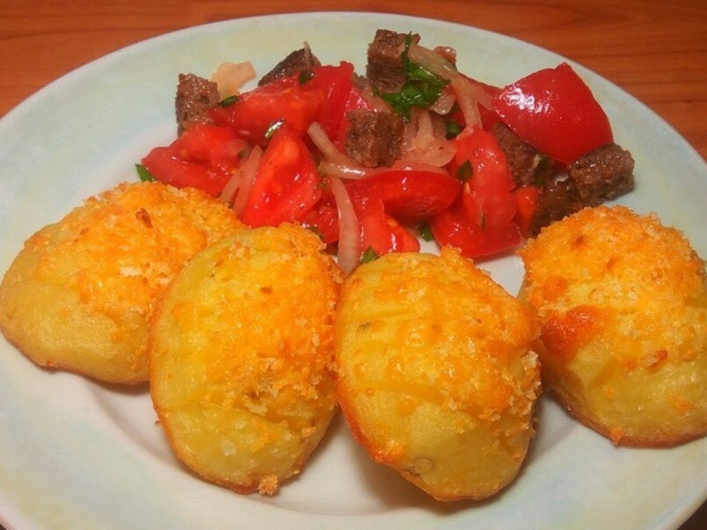 Рецепт дня: Картофель с хрустящей корочкой из сыра и хлебной крошки