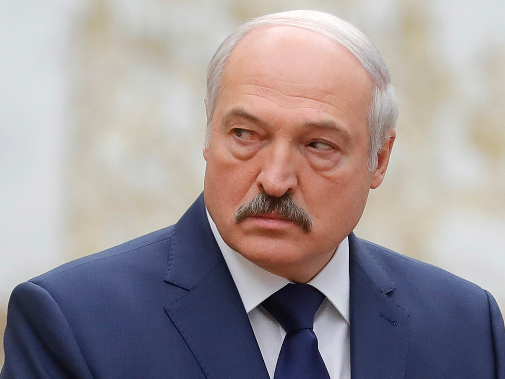 Лукашенко: Украину оставили одну решать военный конфликт на Донбассе