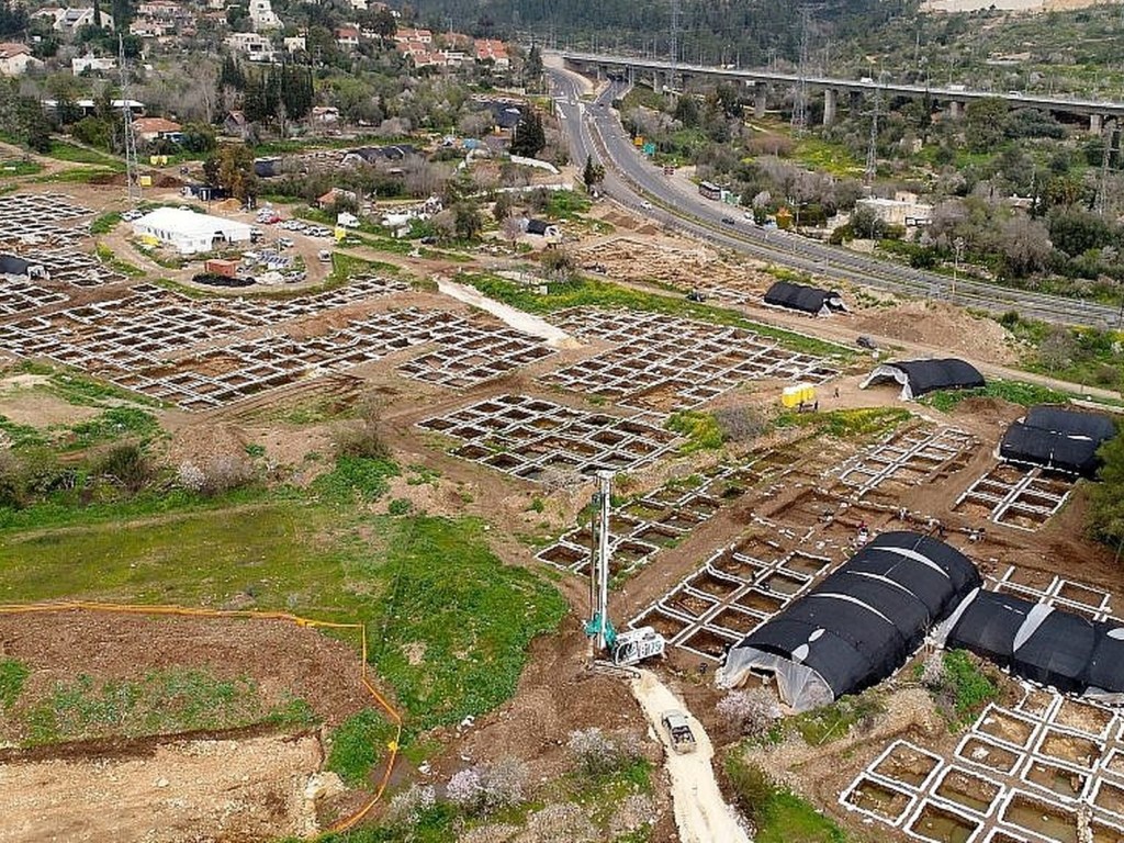 Во время строительства дороги в Израиле раскопали город, которому около семи тысяч лет (ВИДЕО)