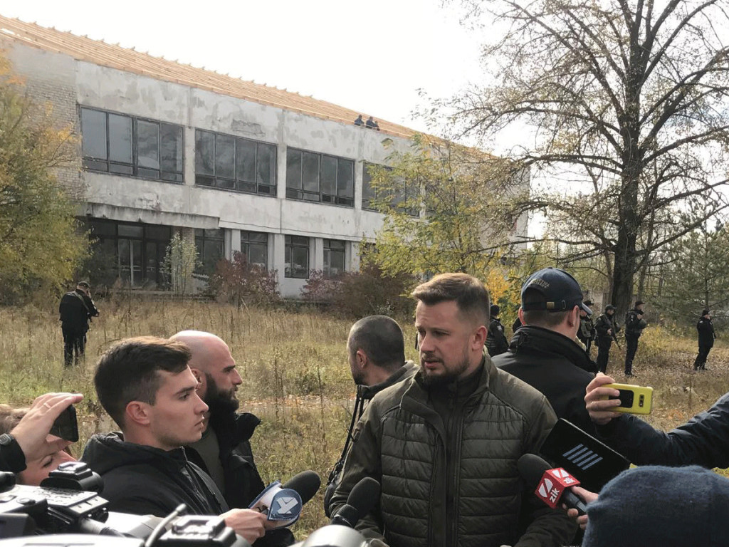 Активисты выступили против разведения сил в зоне ООС: на Луганщине произошел вооруженный конфликт (ВИДЕО)
