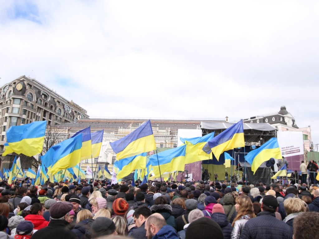 Бывшие политэлиты в Украине надеются удержаться в теплых креслах на лозунгах о полной победе над Россией &#8212; политтехнолог