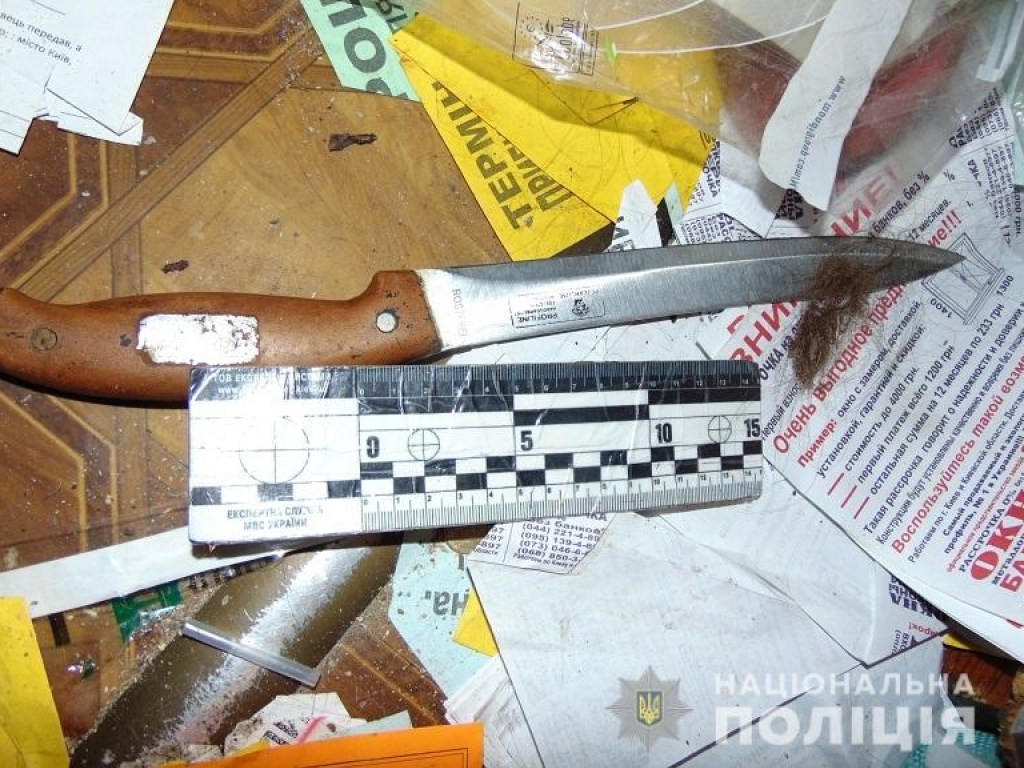 На Оболони в Киеве во время попойки женщина ударила сожителя ножом в грудь (ФОТО)