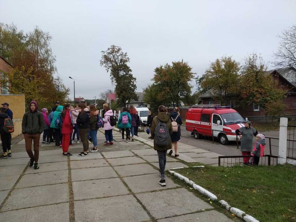Госпитализированы 9 детей: В Чернигове в одной из школ распылили неизвестный газ (ФОТО)