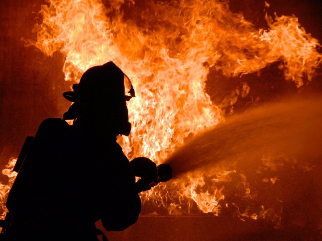 В Славутиче горел дом: один человек пострадал, еще пятерых эвакуировали