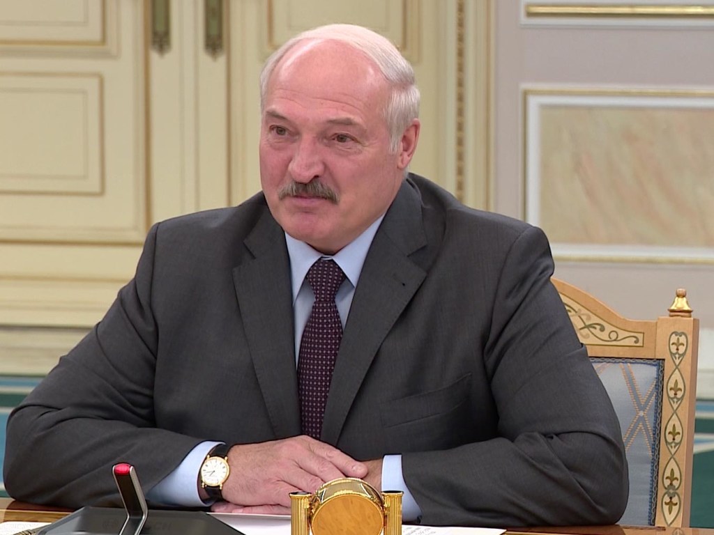 Лукашенко призвал страны СНГ поддержать власти Украины