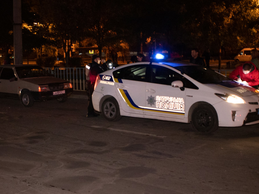 В Днепре водитель ВАЗа сбил мужчину-нарушителя (ФОТО)