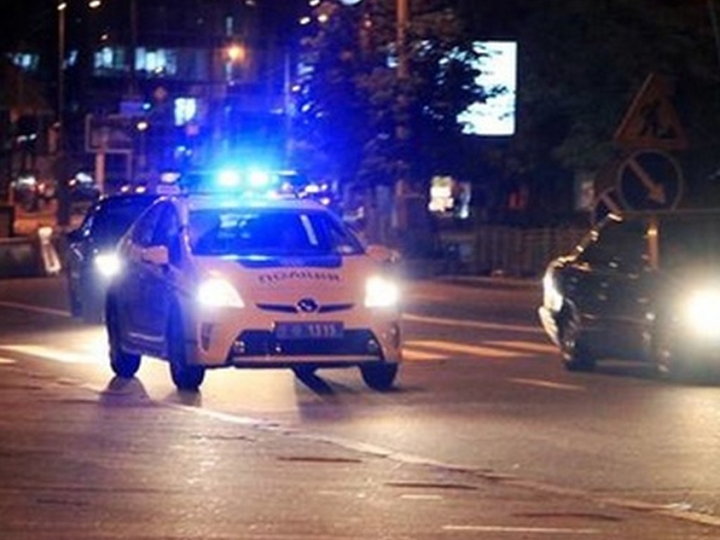 Злоумышленники скрылись на иномарке: В Киеве двое мужчин подстрелили человека на остановке, введен план «Сирена» &#8212; СМИ