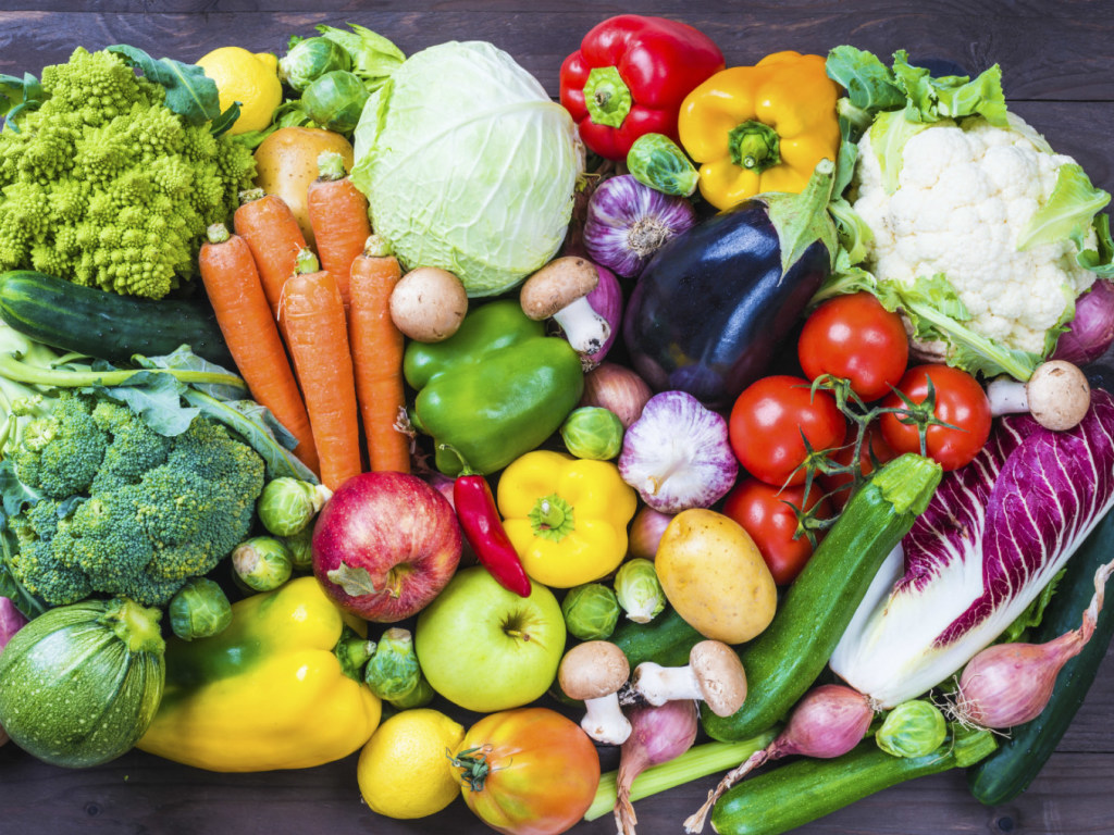 С каждым приемом пищи осенью надо съедать хотя бы по одному-два овоща- медик