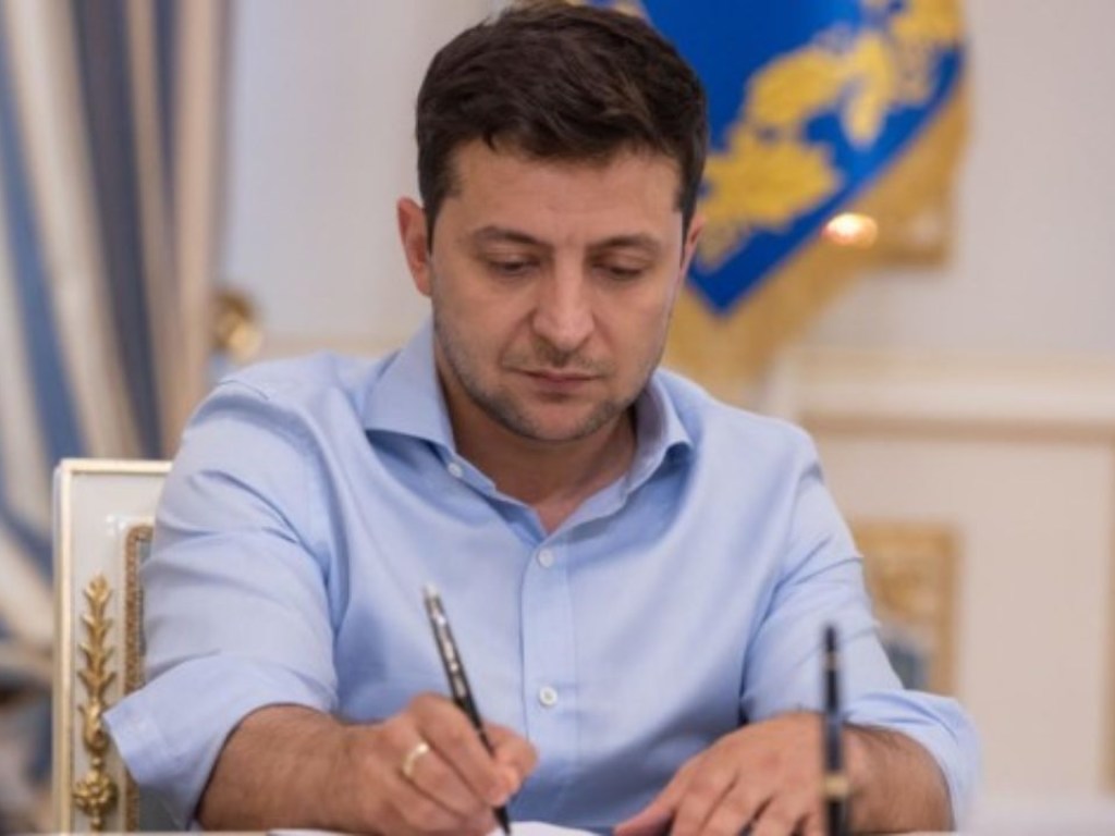 Зеленский подписал закон о прослушке депутатов детективами НАБУ и ГБР
