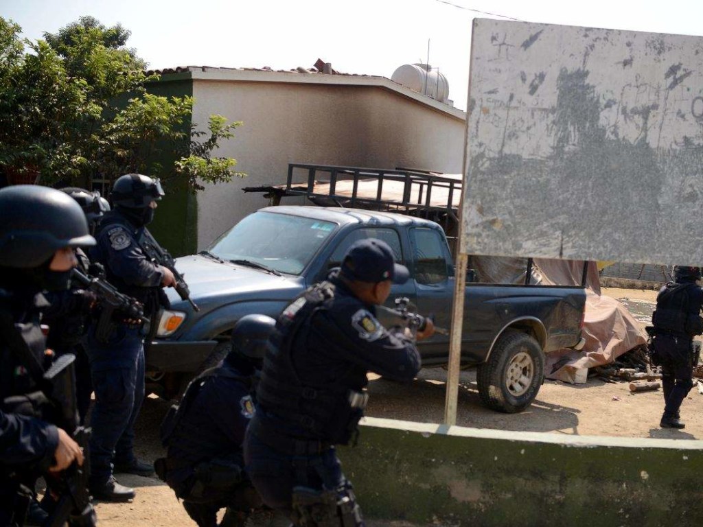 В Мексике в перестрелке с боевиками погибли 14 полицейских