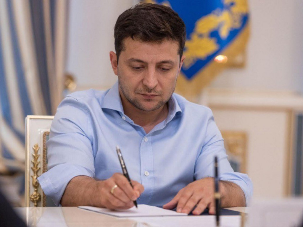 Зеленский одобрил закон об изменениях регламента Рады