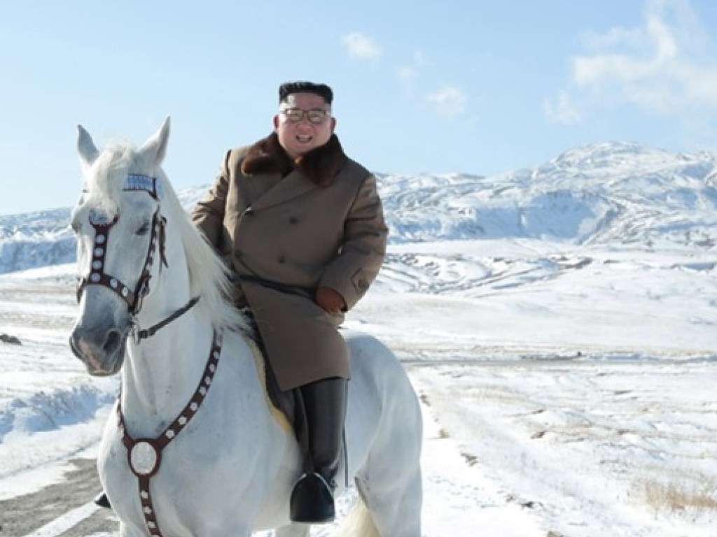Ким Чен Ын оседалал белого коня и оказался на священной горе (ФОТО)