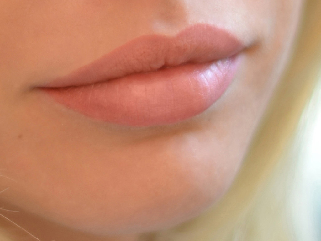 «Три года  без корректора»: перманентный макияж губ добавит цвета и объема