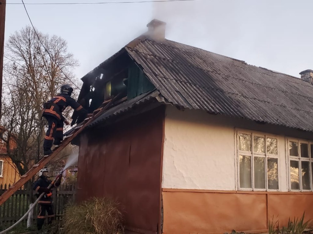 В Ивано-Франковской области горело здание на территории школы (ФОТО)