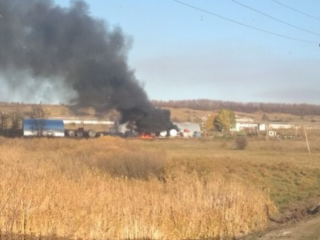 Пострадал человек: на территории агрофирмы в Луганской области загорелось топливо (ФОТО)