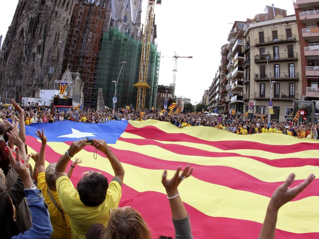 МВД Испании стягивает в Каталонию спецназ