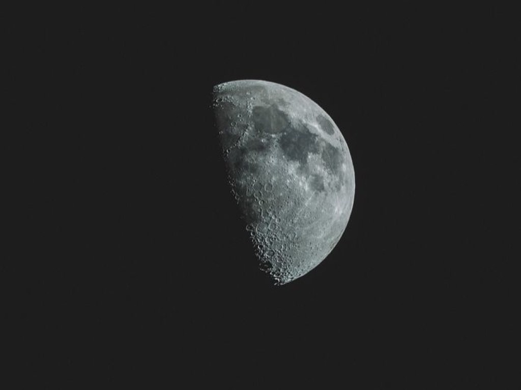 На обратной стороне Луны бесследно исчез аппарат НАСА