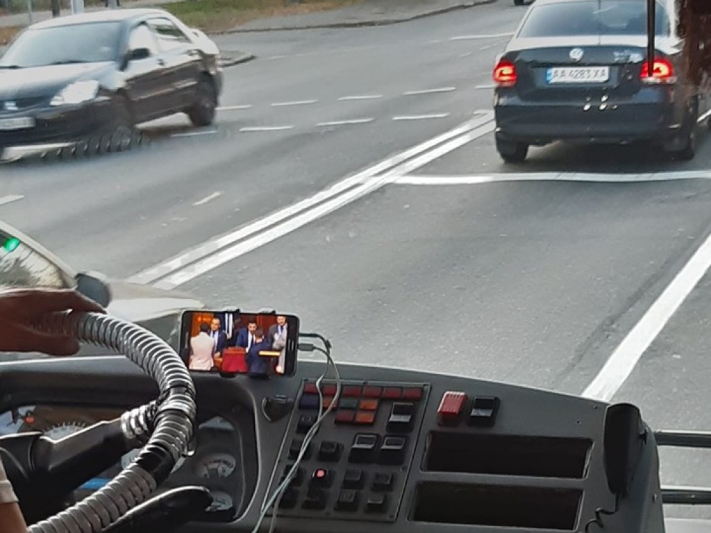 Пользователи Сети возмутились поведением водителя маршрутки (ФОТО, ВИДЕО)
