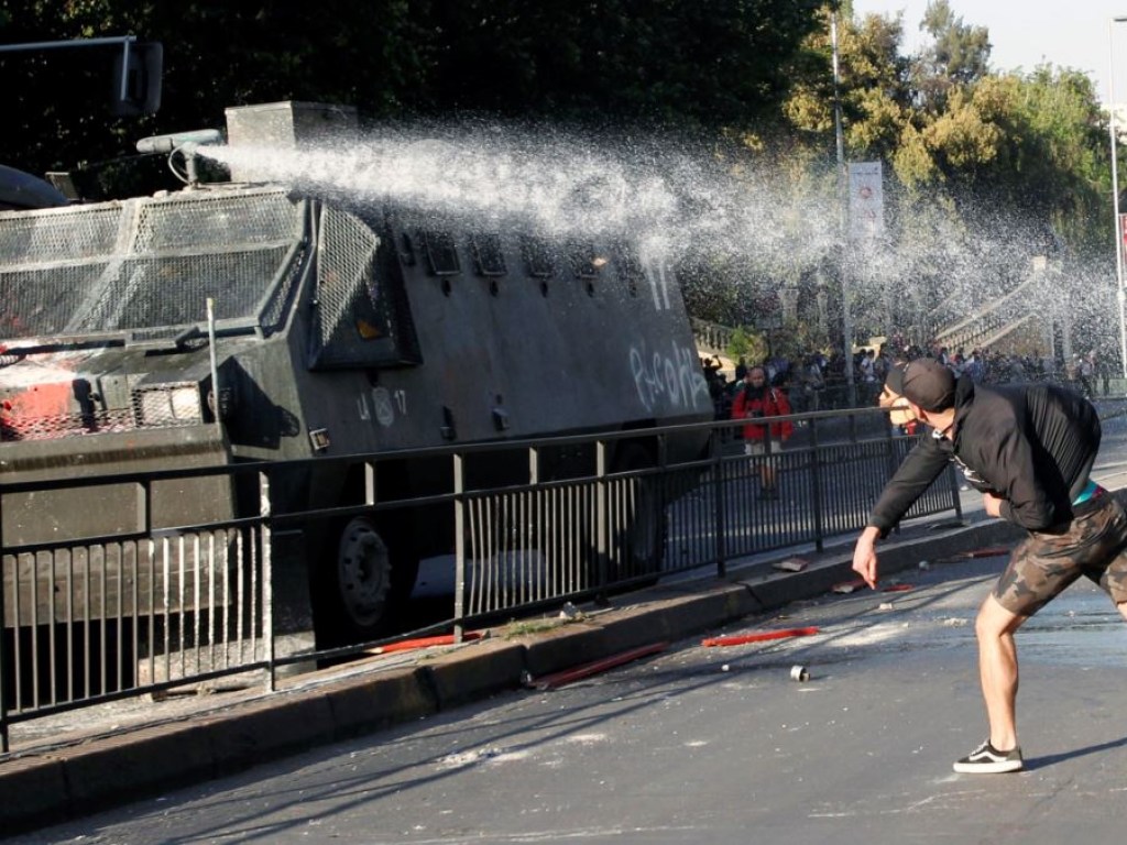 Масштабные протесты в Чили: беспорядки продолжаются, есть погибшие