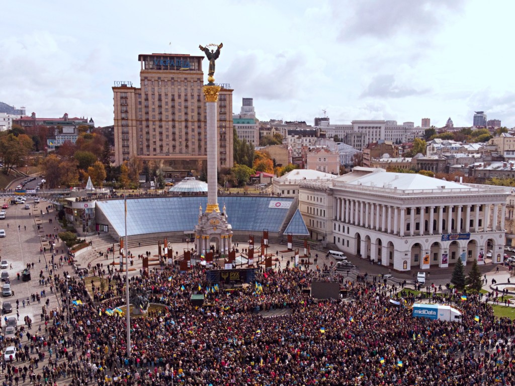 «Штайнмайер-Майдан»: пока в Золотом мобилизация, Банковая берет под контроль Киев