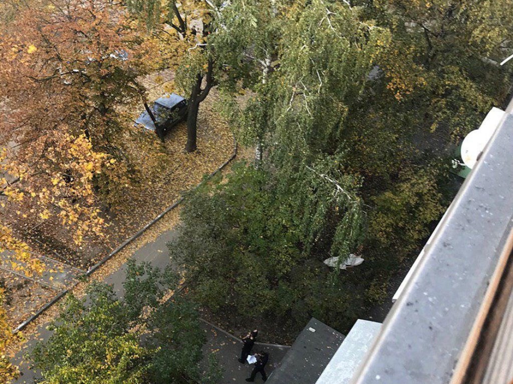 Из окна девятого этажа в Харькове выпал 26-летний мужчина (ФОТО)