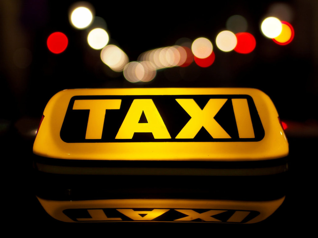 На Закарпатье три женщины избили и ограбили пожилого таксиста