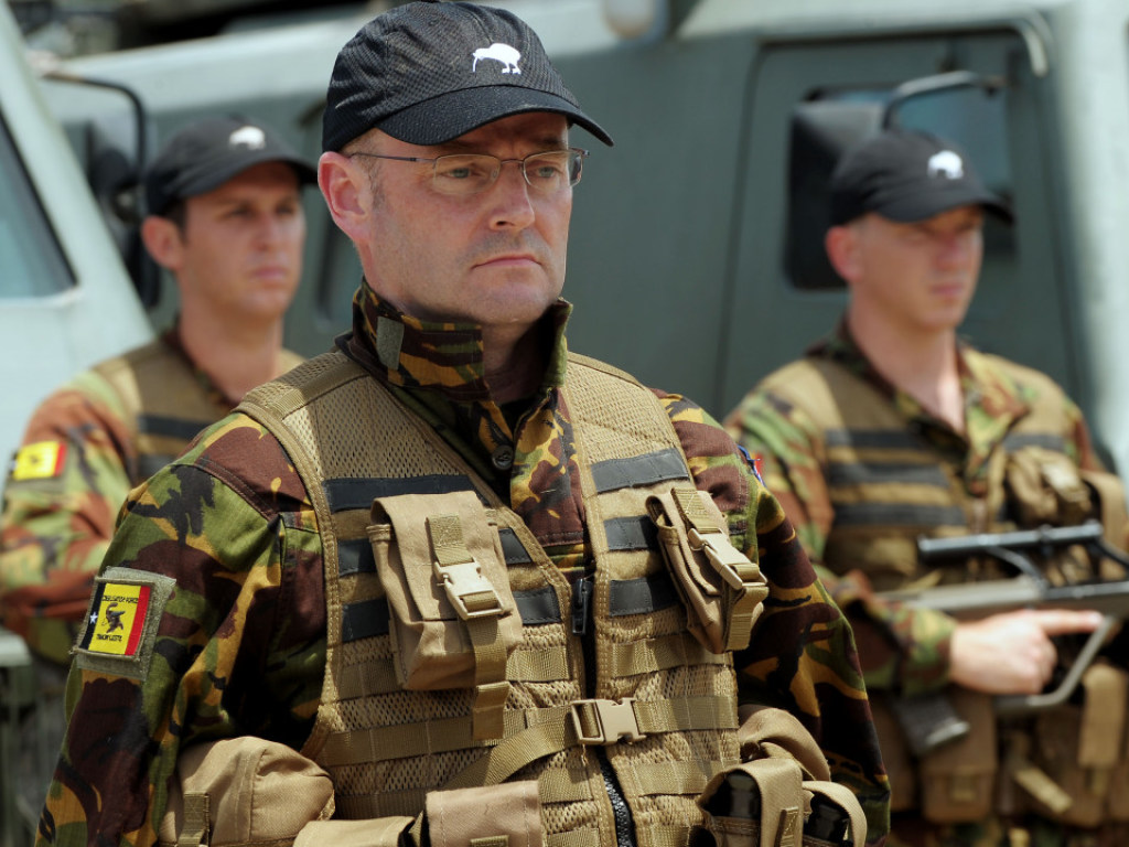 Новозеландским солдатам разрешили носить накладные ресницы и макияж
