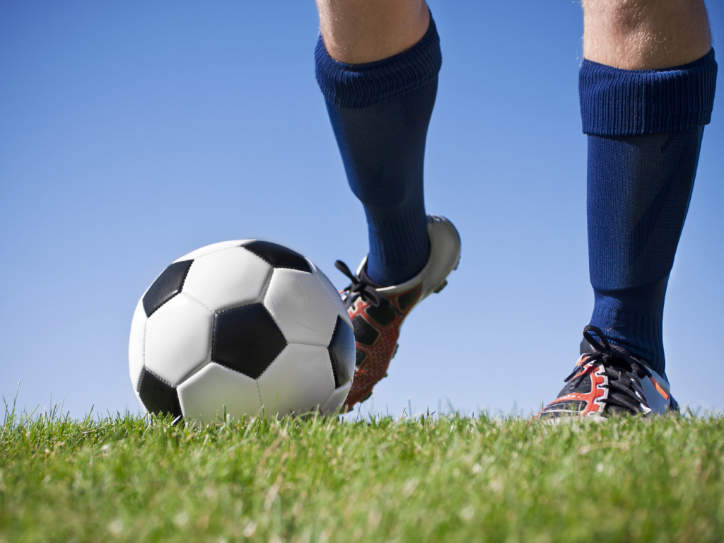 «Опасные удары по мячу»: Футболисты чаще других страдают от слабоумия &#8212; ученые