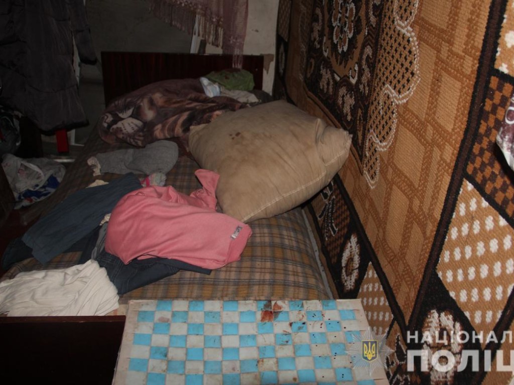 Ревнивец из Крыма во время пьянки убил собутыльника и порезал многодетную сожительницу (ФОТО)