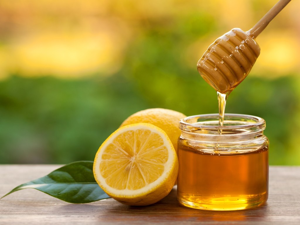 Врач рассказал, как лимоны и мед могут помочь избавиться от лишних килограммов