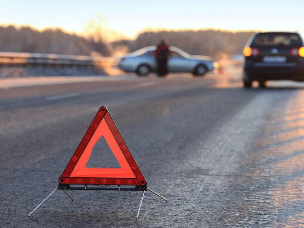 В Николаевской области столкнулись Mercedes и Fiat: один погибший, семеро пострадавших