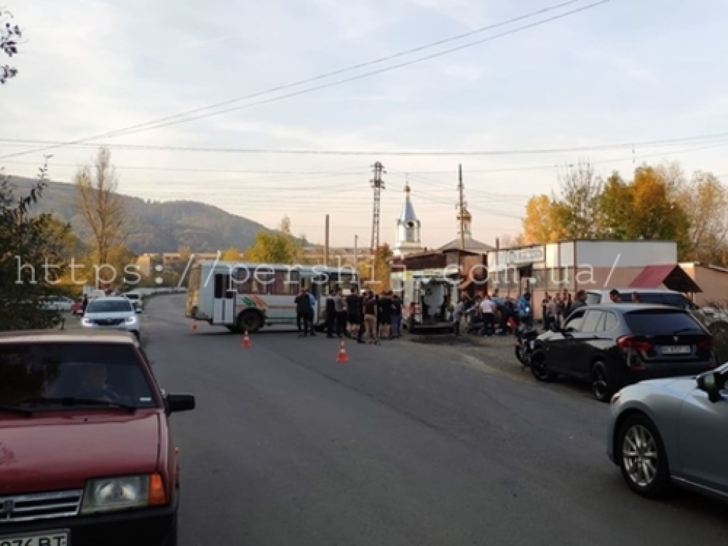 Вблизи Мукачево квадроцикл протаранил толпу людей: две женщины пострадали (ФОТО)