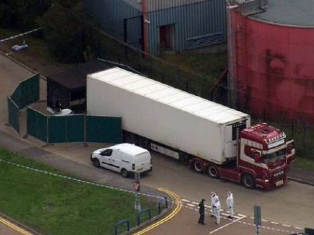 В Англии обнаружили грузовик с 39 трупами внутри (ФОТО)