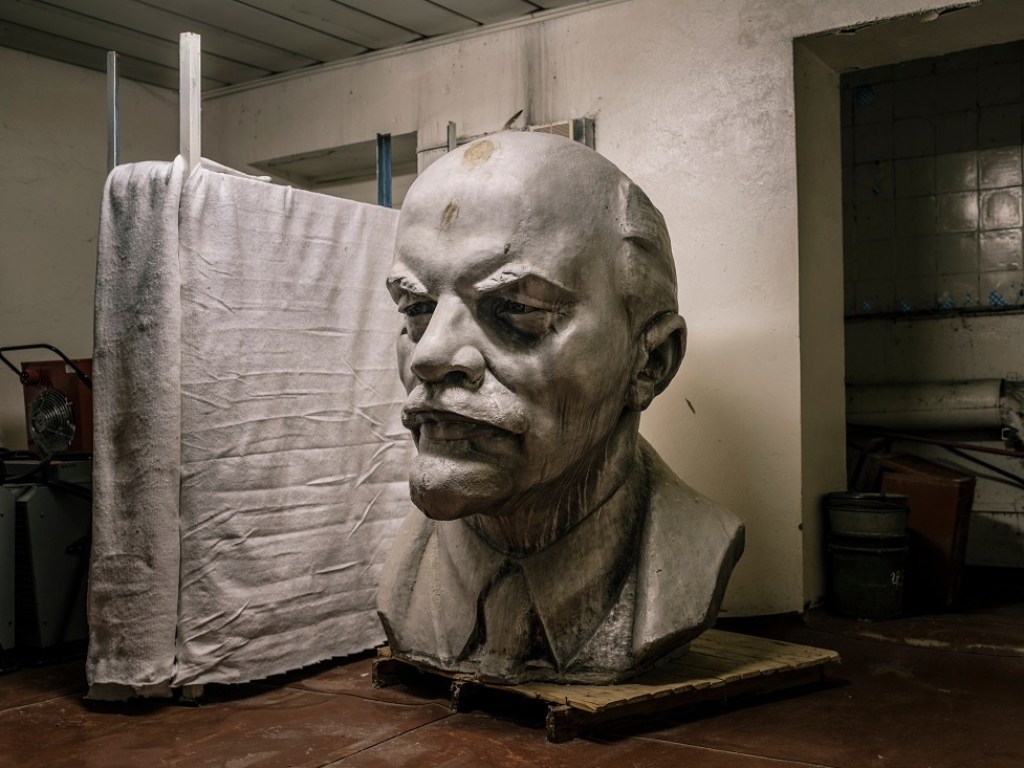 СЕТАМ ищет демонтированные памятники Ленину для продажи их на аукционе