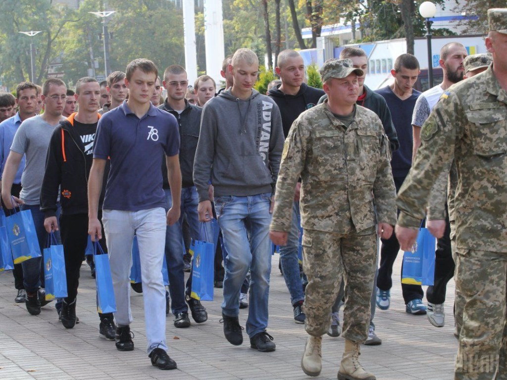 Призыв с 18 лет: в Минобороны задумались об изменениях срочной службы