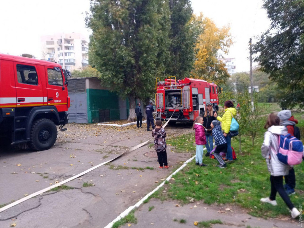 В Одессе горела столовая на территории воинской части (ФОТО, ВИДЕО)