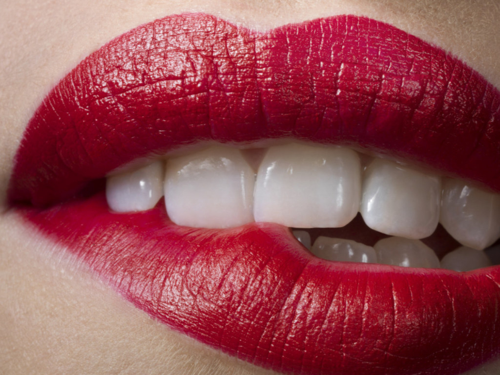Секреты идеальной внешности: Медовый скраб для губ &#8212; действенный рецепт голливудских красоток