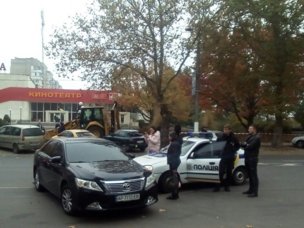 В Запорожской области полицейский Prius ударил в бок Toyota (ФОТО)