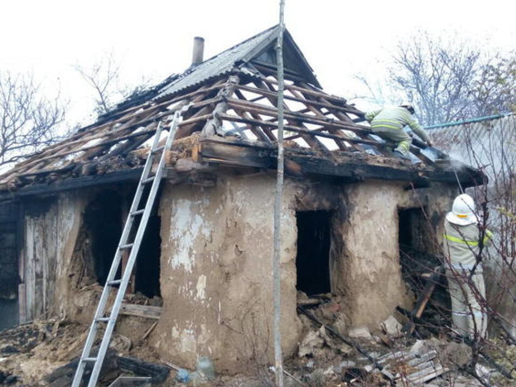 При пожаре в селе под Харьковом погибла 61-летняя женщина (ФОТО)