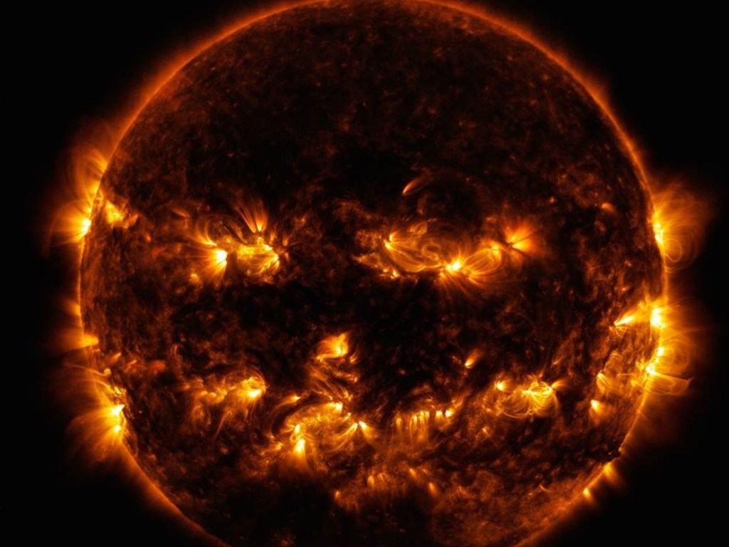 NASA поддержало празднование Хэллоуина загадочным фото Солнца (ФОТО)