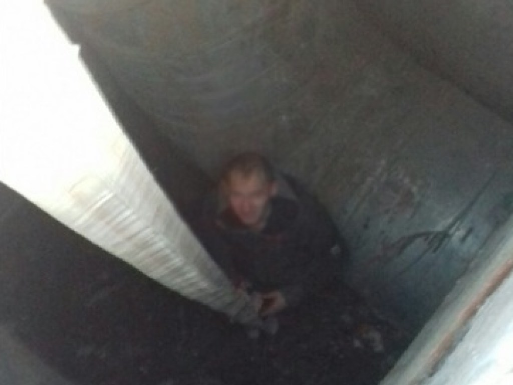 Львовские спасатели вытащили мужчину из коллектора (ФОТО)